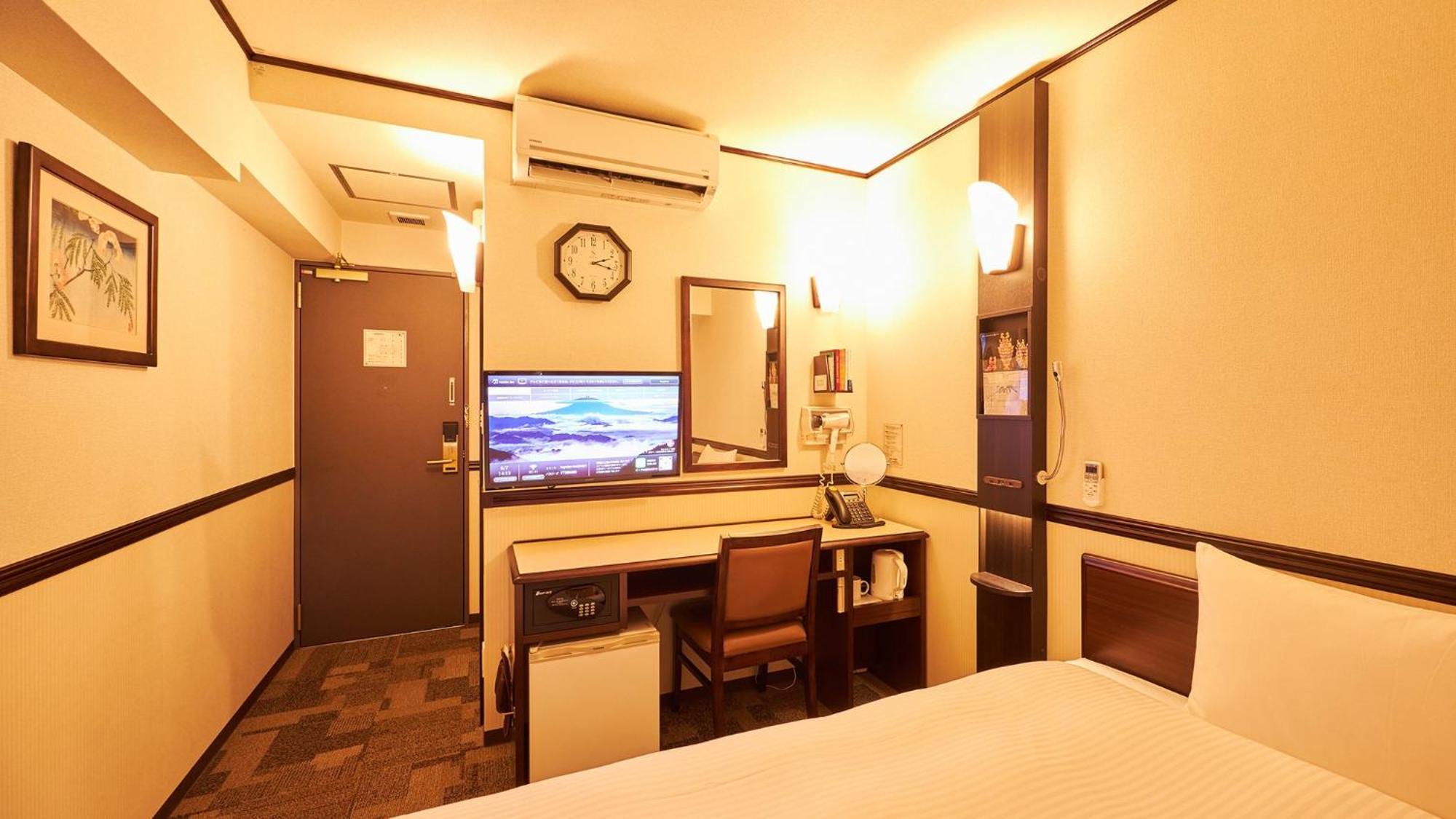 Toyoko Inn Tsu Eki Nishi Guchi Zimmer foto